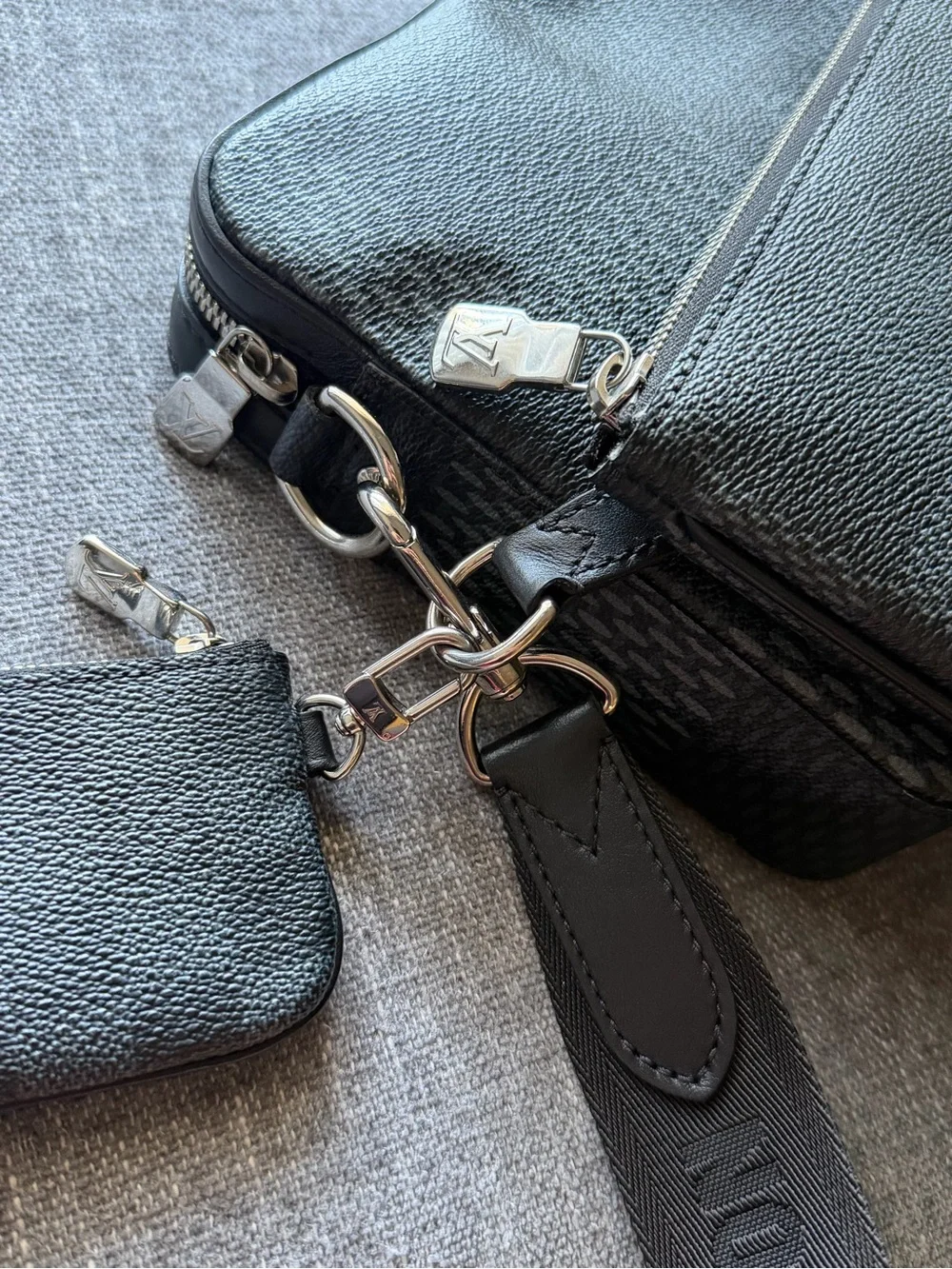 Louis Vuitton compact louis